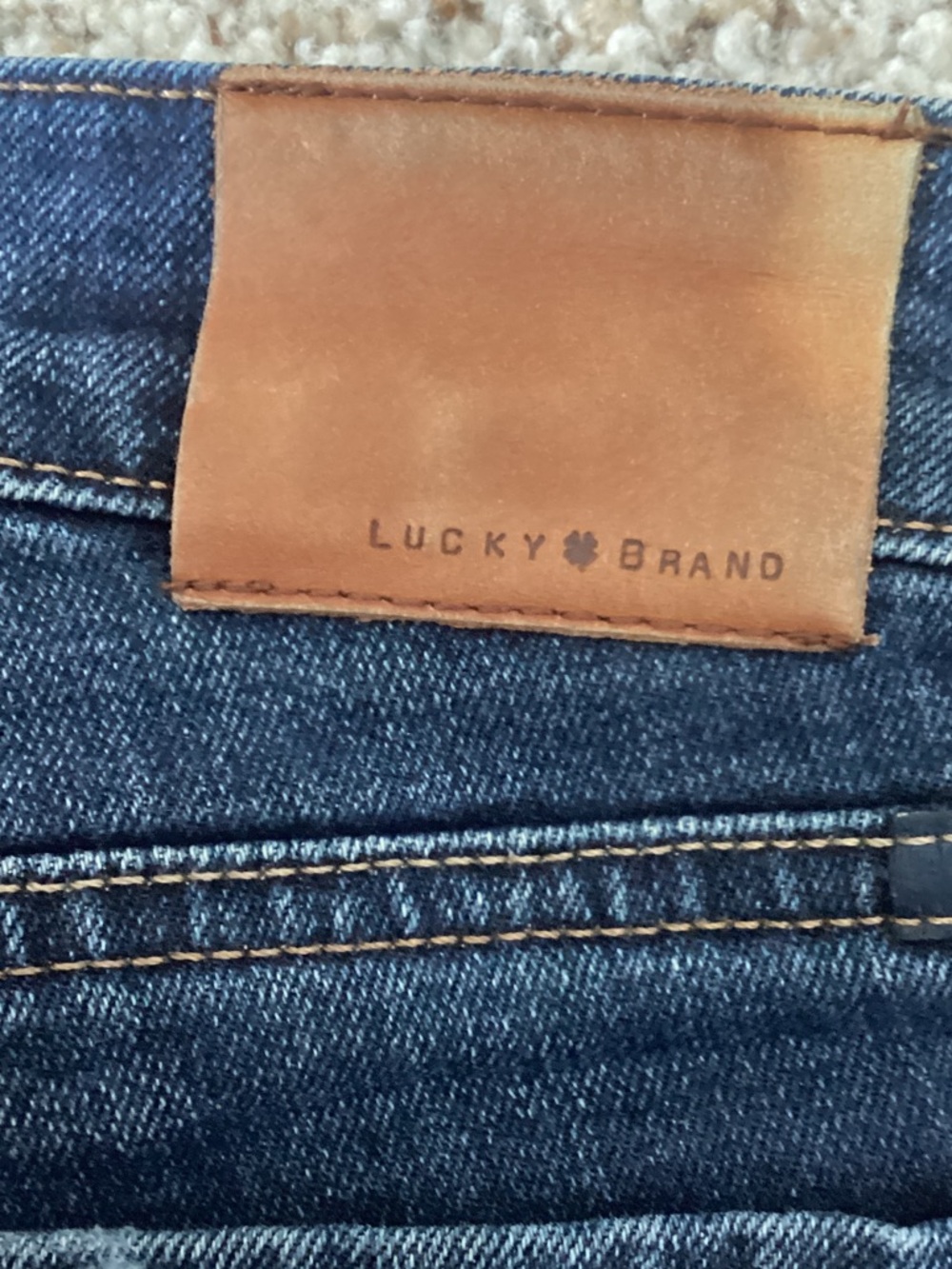 Lucky Brand Women's Skinny Jeans in Dark Blue Denim - Picture 2 of 8
